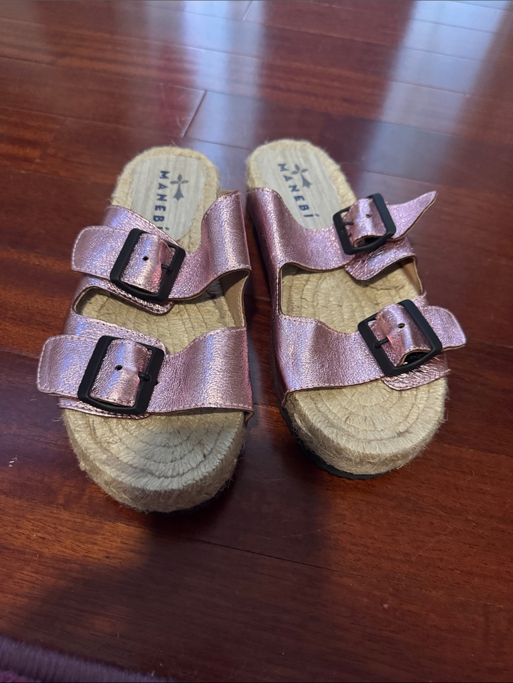 Manebi women’s Metallic Pink Double-Buckle Slide Sandals. NWOT 37/7